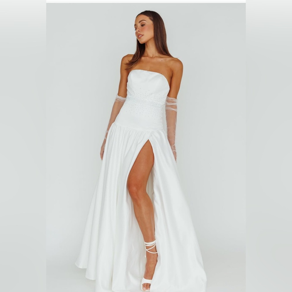 White Strapless Drop Waist Wedding Dress